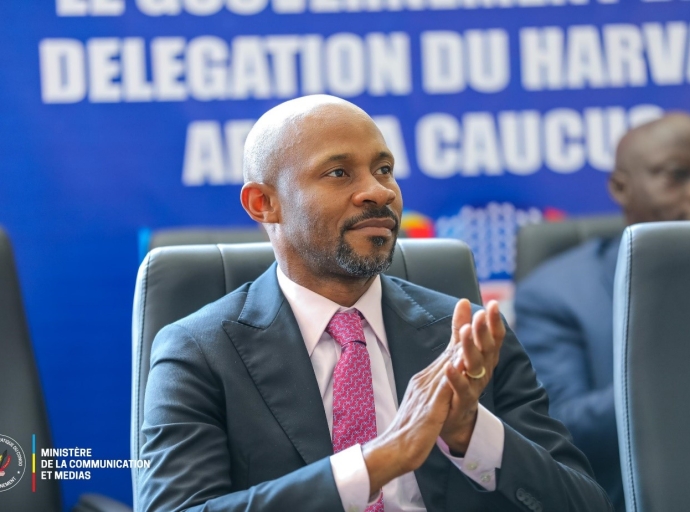 Initiative du Gouvernement Sama sous l’impulsion de Félix Tshisekedi, 1er mai 2024 : Patrick Muyaya annonce un grand rassemblement des travailleurs au Palais du peuple !